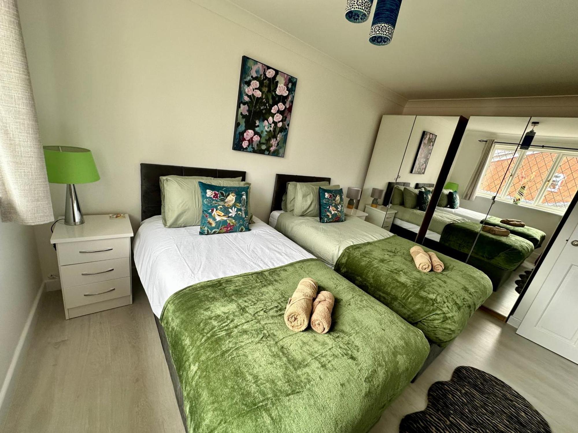 Beautiful House In South Cambridge, 14-Min Drive To The City Centre, Free Parking, No Sofabeds, Sleeps 6 Luaran gambar
